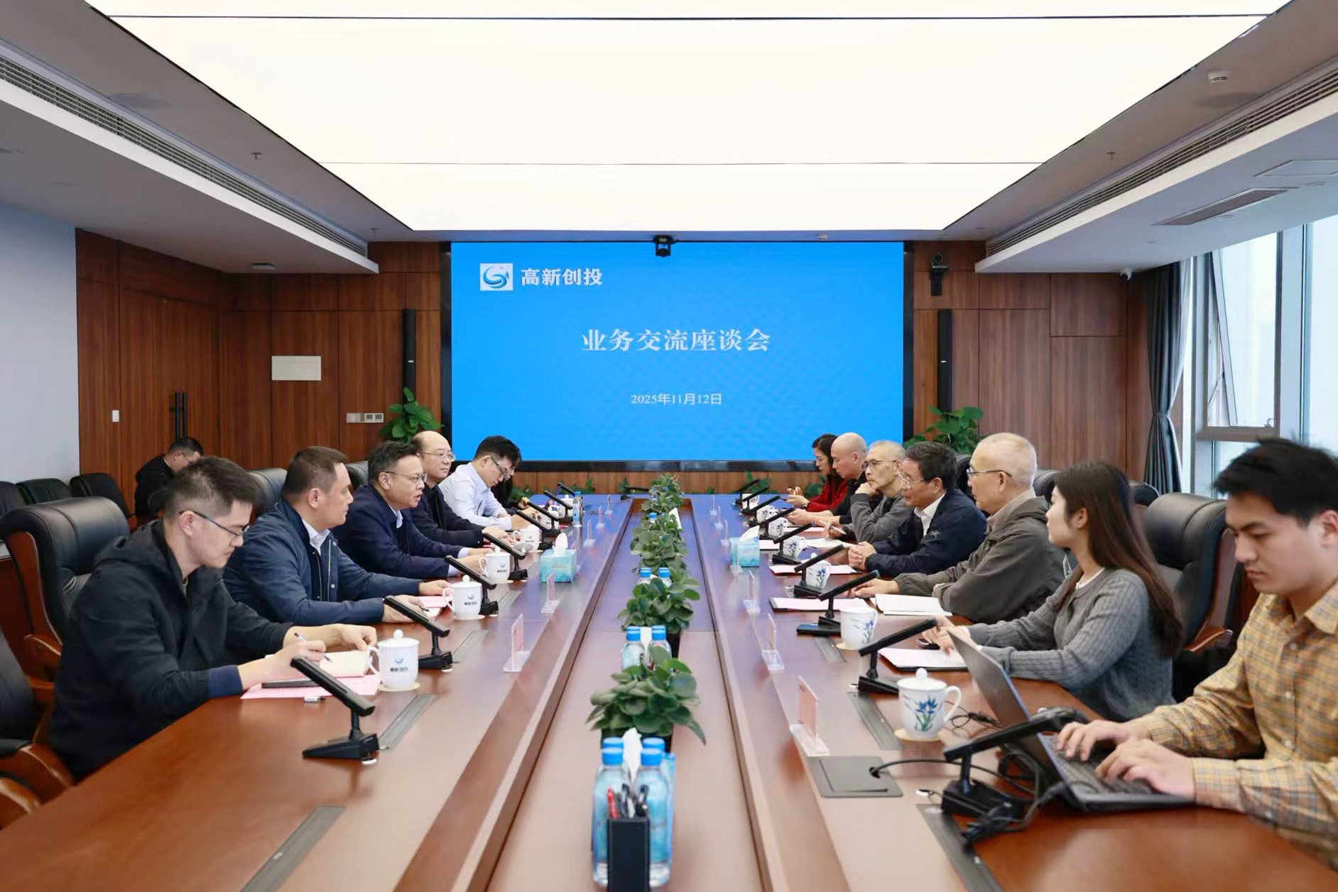 xx1112170614_242_155 xx1112170614_242_155